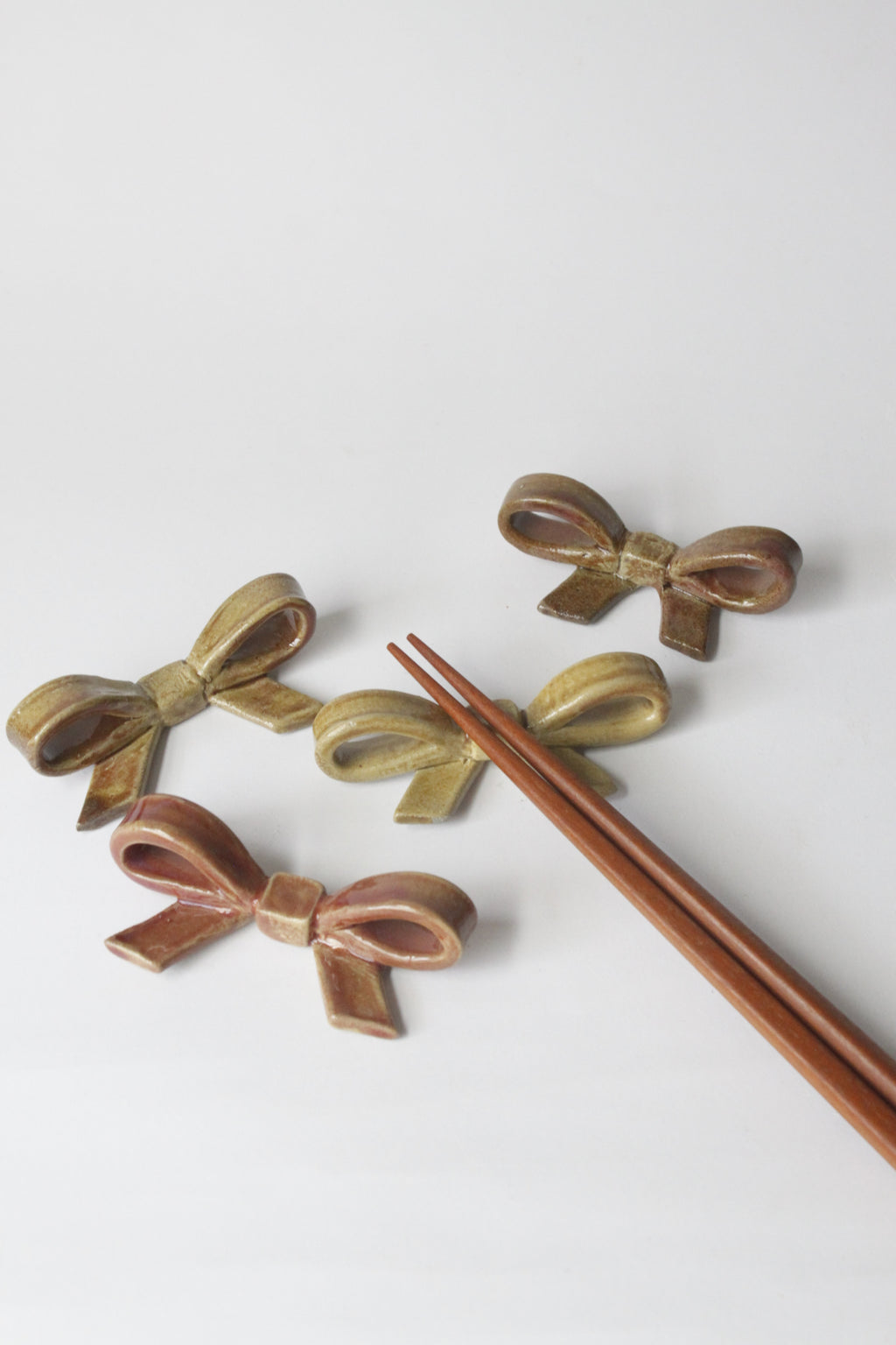 Ribbon Chopsticks Rest in Ochre