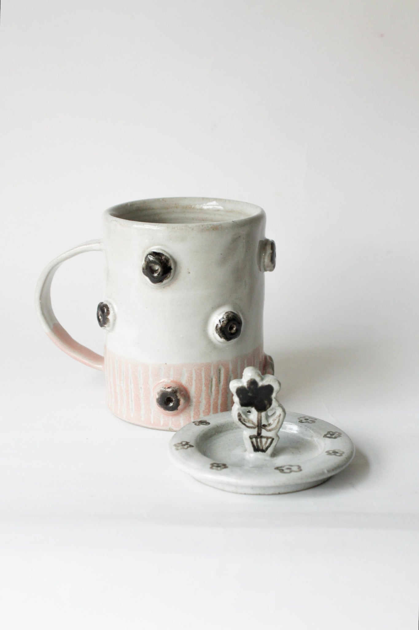 Victorine Mug with Flower Lid