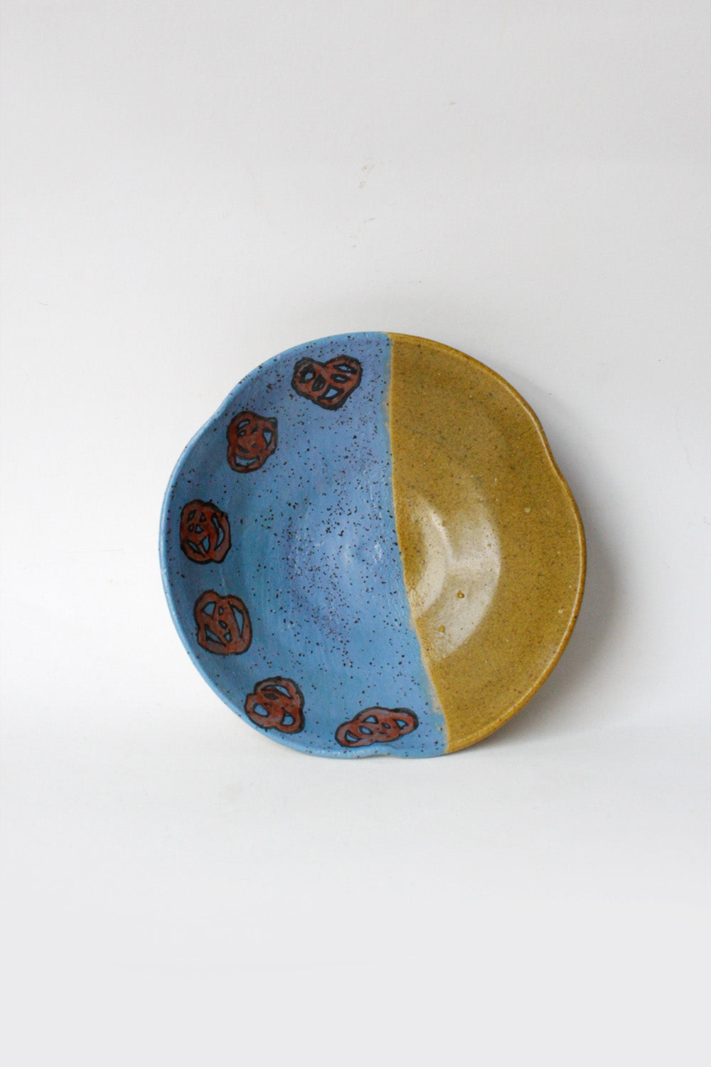 Clover Desert Plate in Blue Sands